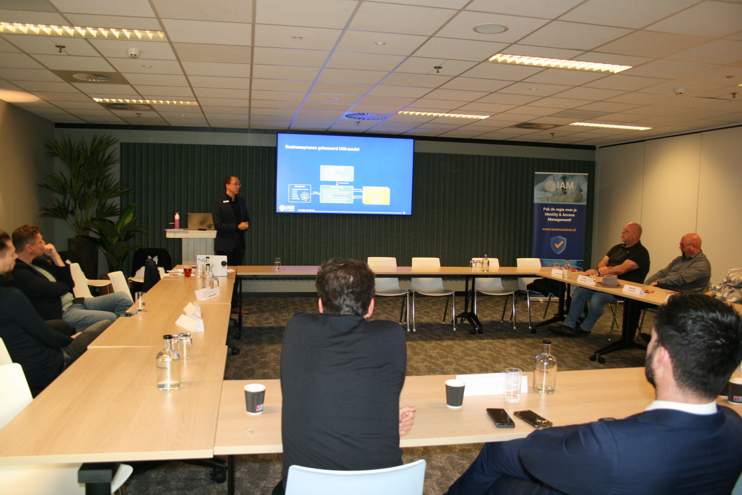 Sfeerbeeld Round Table, proces gebaseerd autoriseren – IAM in control